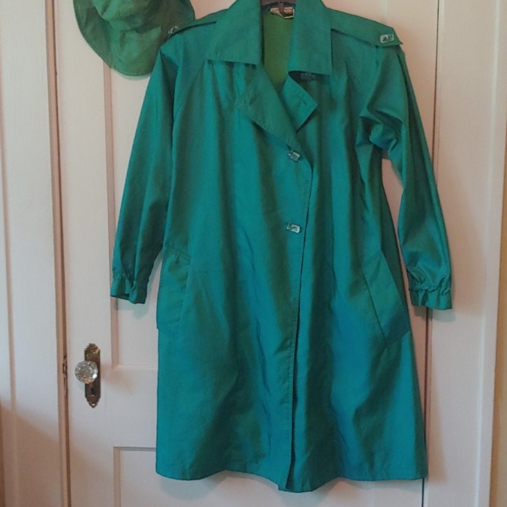 Raincoat with hat, gently worn